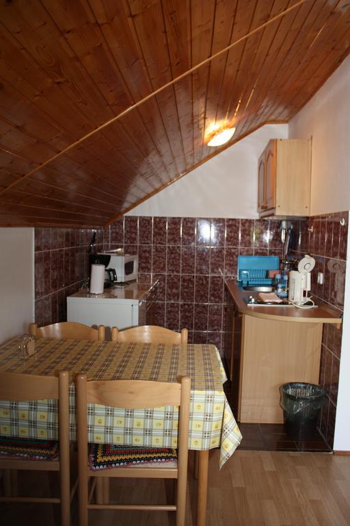 Apartment Jelena Selište Drežničko Habitación foto